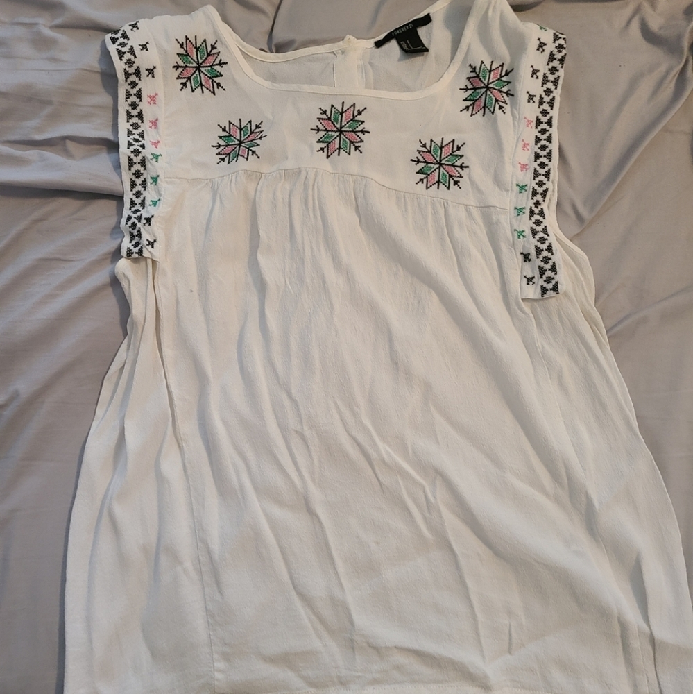 Stitching detail top